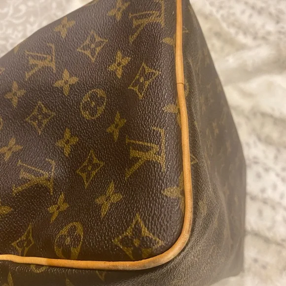 Authentic Louis Vuitton Monogram Speedy 30 - Picture 7 of 12